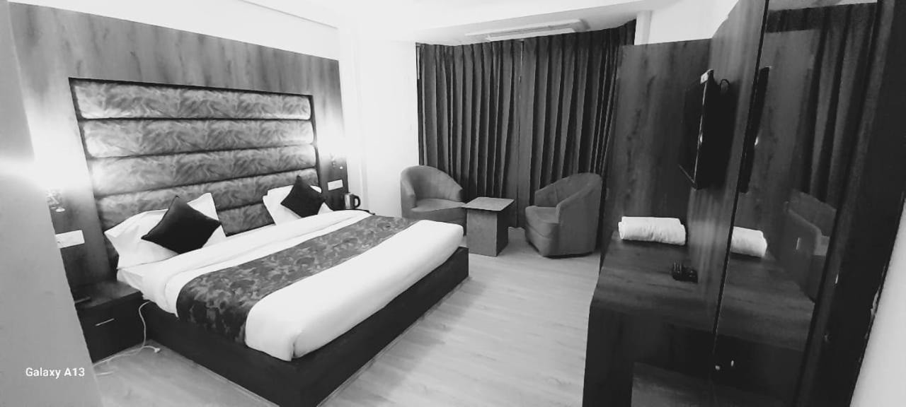 Hotel Zoon Dabb Srinagar Airport Kashmir Buitenkant foto